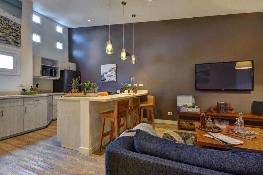 Oasis Suites Меделин Екстериор снимка